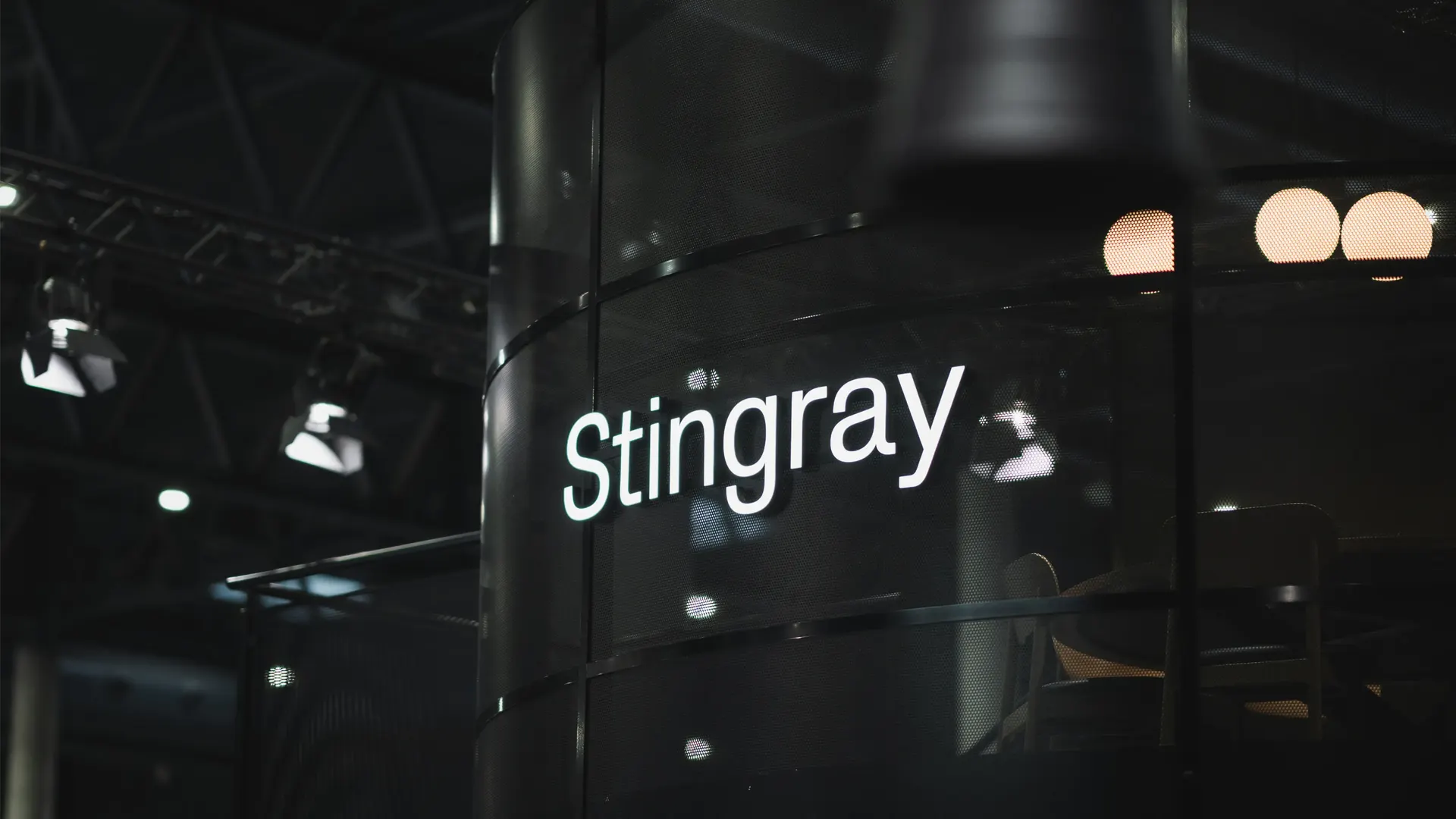 09 kind work stingray Logotype